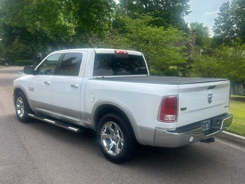 Used 2017 RAM 1500 Laramie RWD image 5