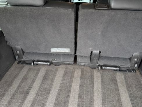 Used 2011 Chevrolet Suburban LT image 8