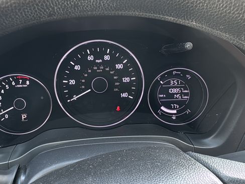 Used 2021 Honda HR-V LX image 9