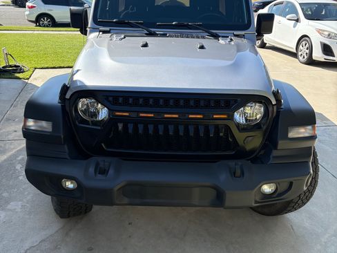 Used 2019 Jeep Wrangler Unlimited Sport S image 2