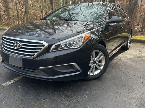 Used 2016 Hyundai Sonata SE image 1