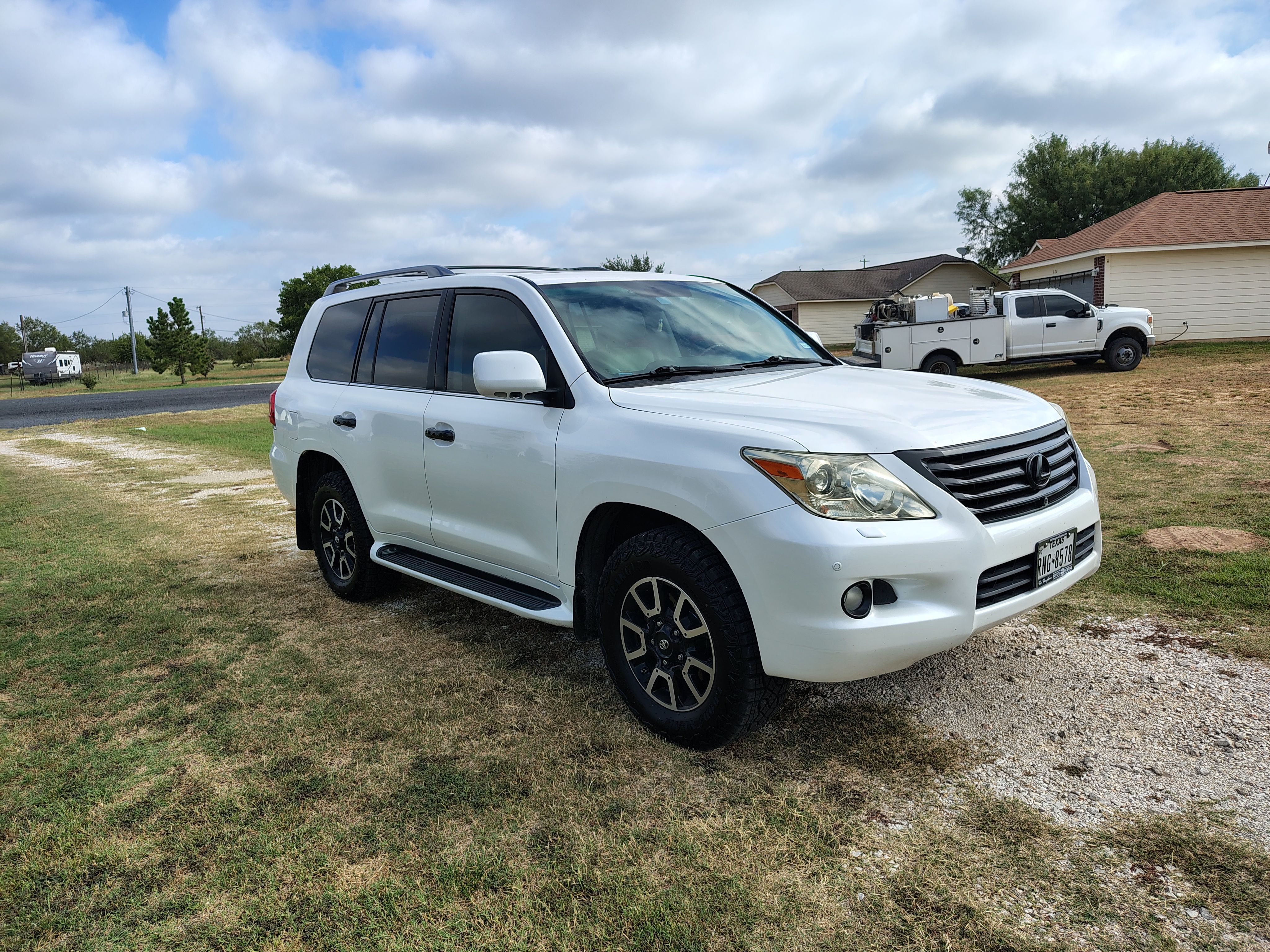 Used 2010 Lexus LX 570 4WD image 2