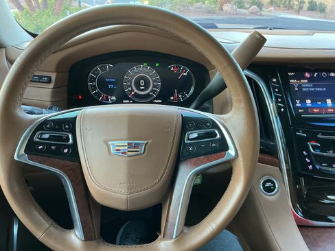 Used 2016 Cadillac Escalade ESV Platinum AWD/4WD image 8