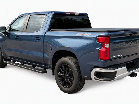 Used 2022 Chevrolet Silverado 1500 LT AWD/4WD image 6