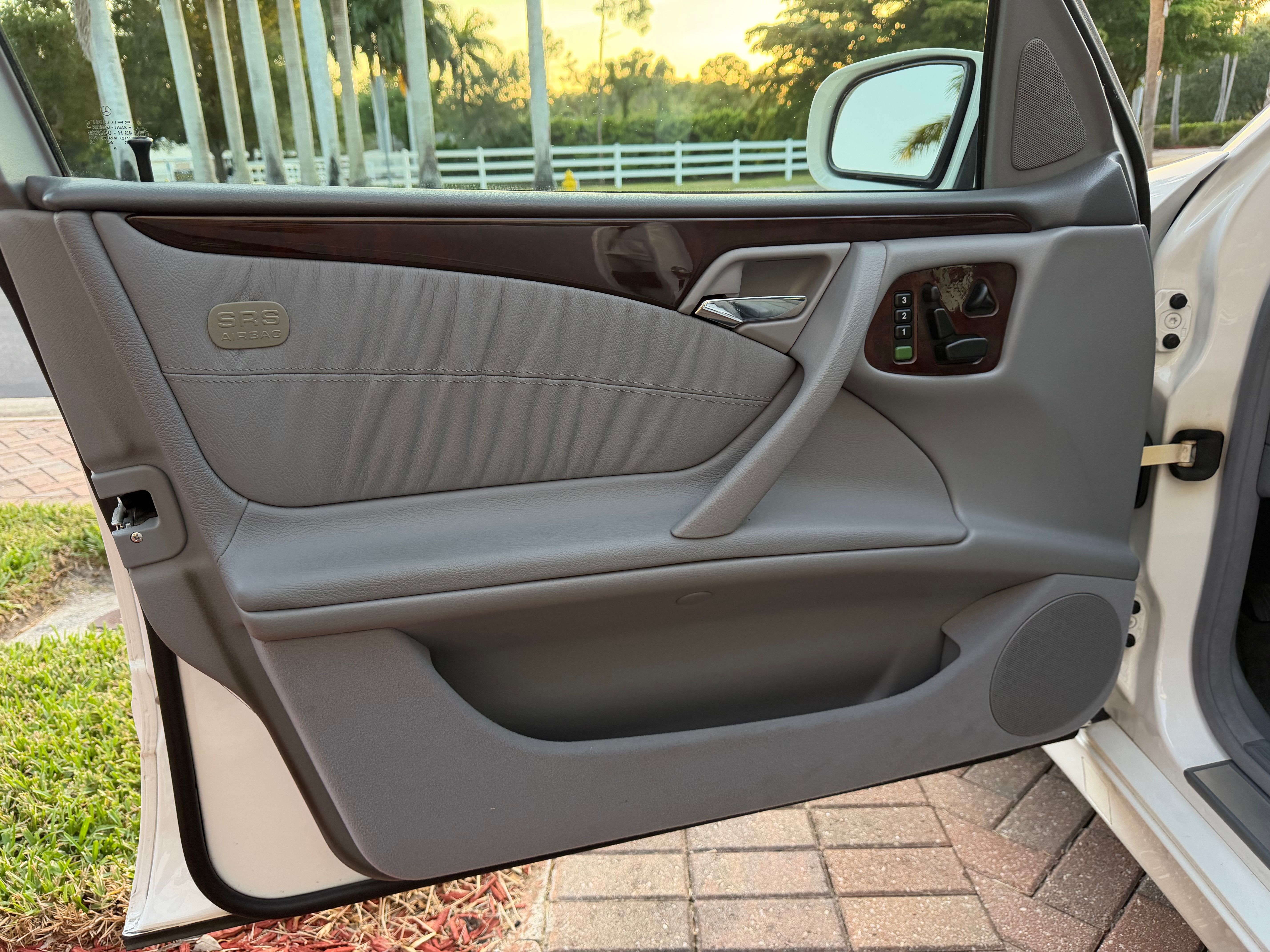 Used 2000 Mercedes-Benz E 320 Sedan image 11