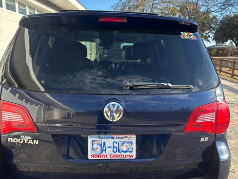 Used 2013 Volkswagen Routan SE image 14