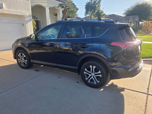 Used 2017 Toyota RAV4 LE image 2