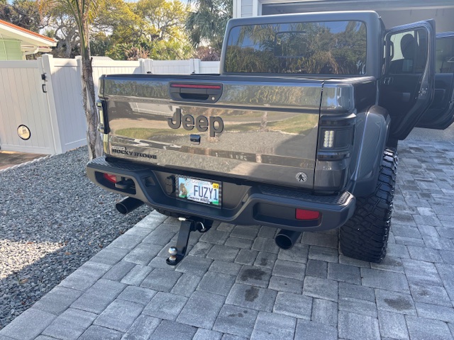 Used 2023 Jeep Gladiator Sport AWD/4WD image 5