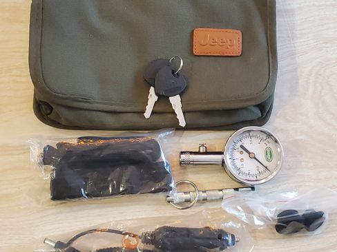 Used 2015 Jeep Wrangler Unlimited Sport image 28