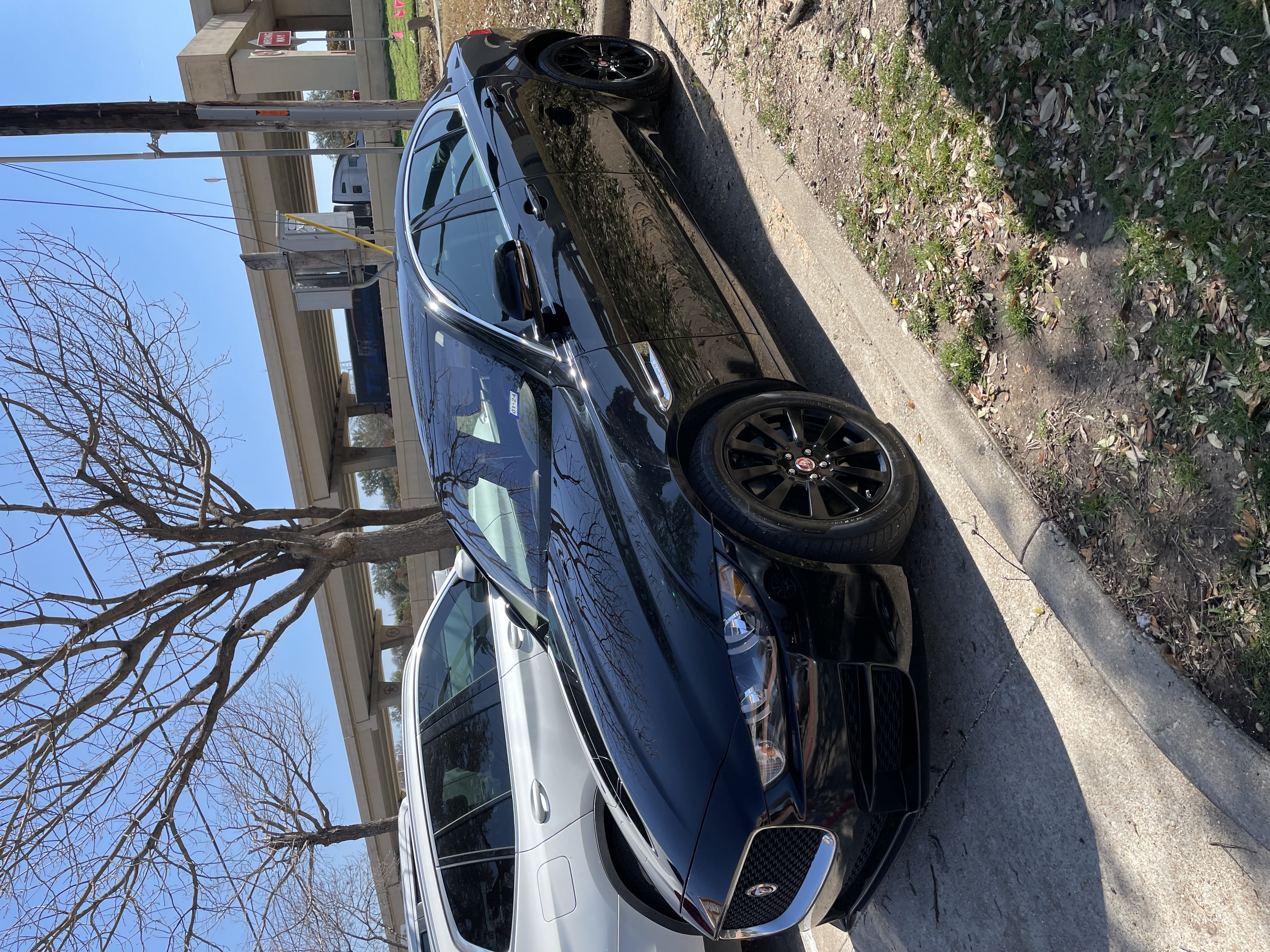 Used 2019 Jaguar XE RWD image 1
