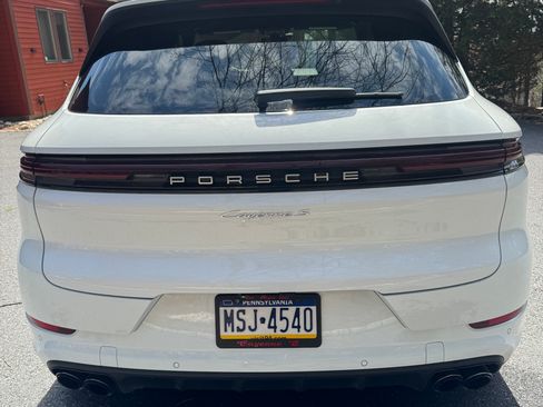 Used 2025 Porsche Cayenne S image 13