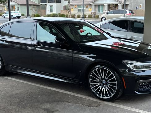 Used 2017 BMW 750i image 6