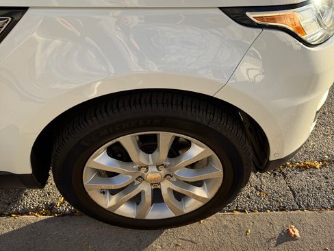 Used 2014 Land Rover Range Rover Sport HSE image 19