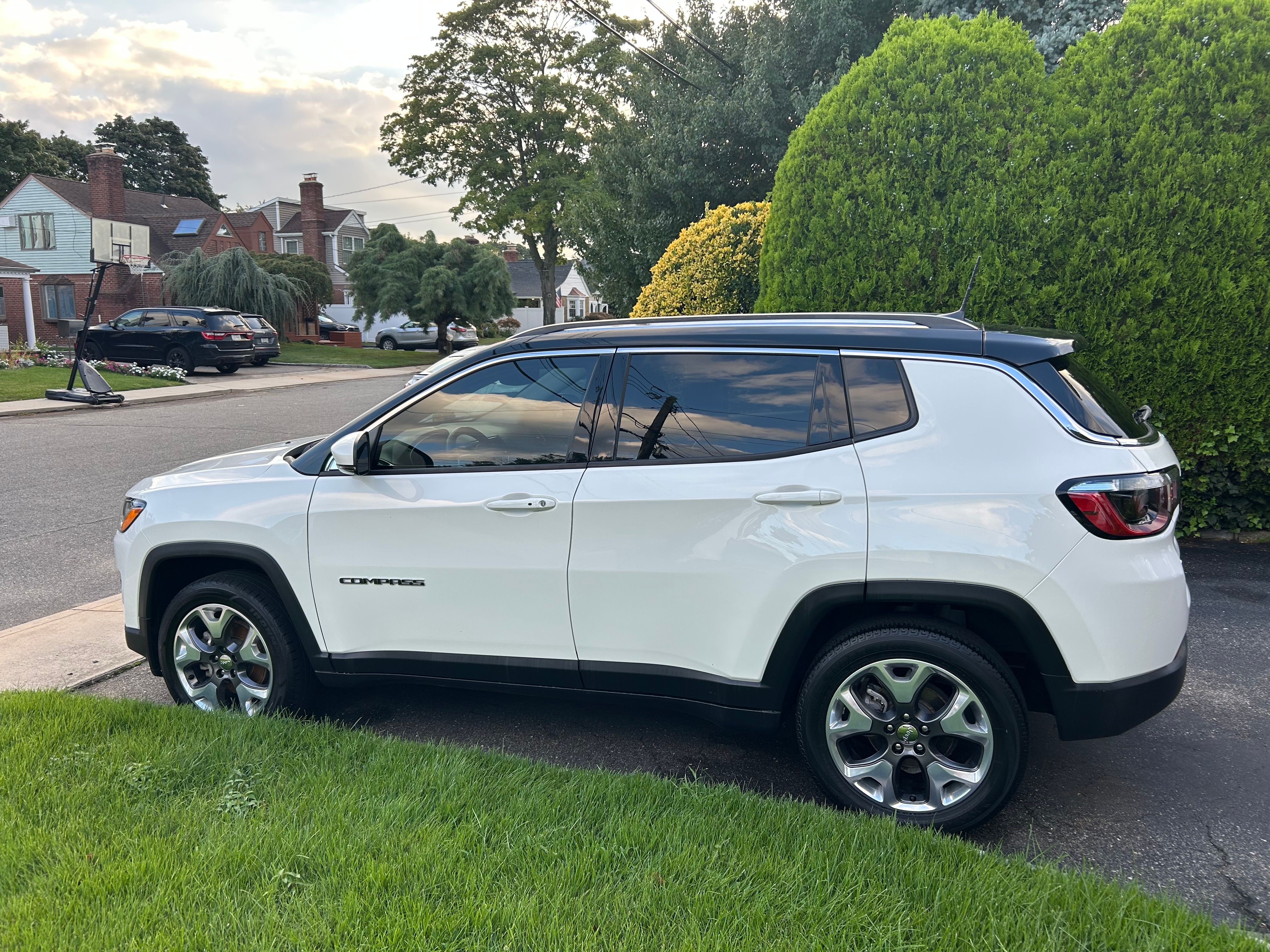 Used 2020 Jeep Compass Limited w/ Luxury Seat Group AWD/4WD image 8