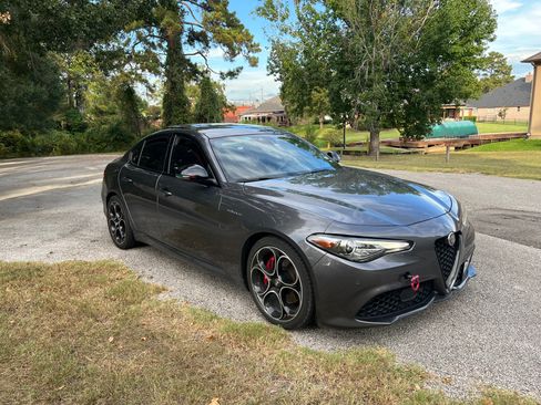 Used 2023 Alfa Romeo Giulia Veloce image 5