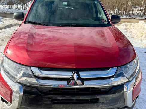 Used 2018 Mitsubishi Outlander ES image 1