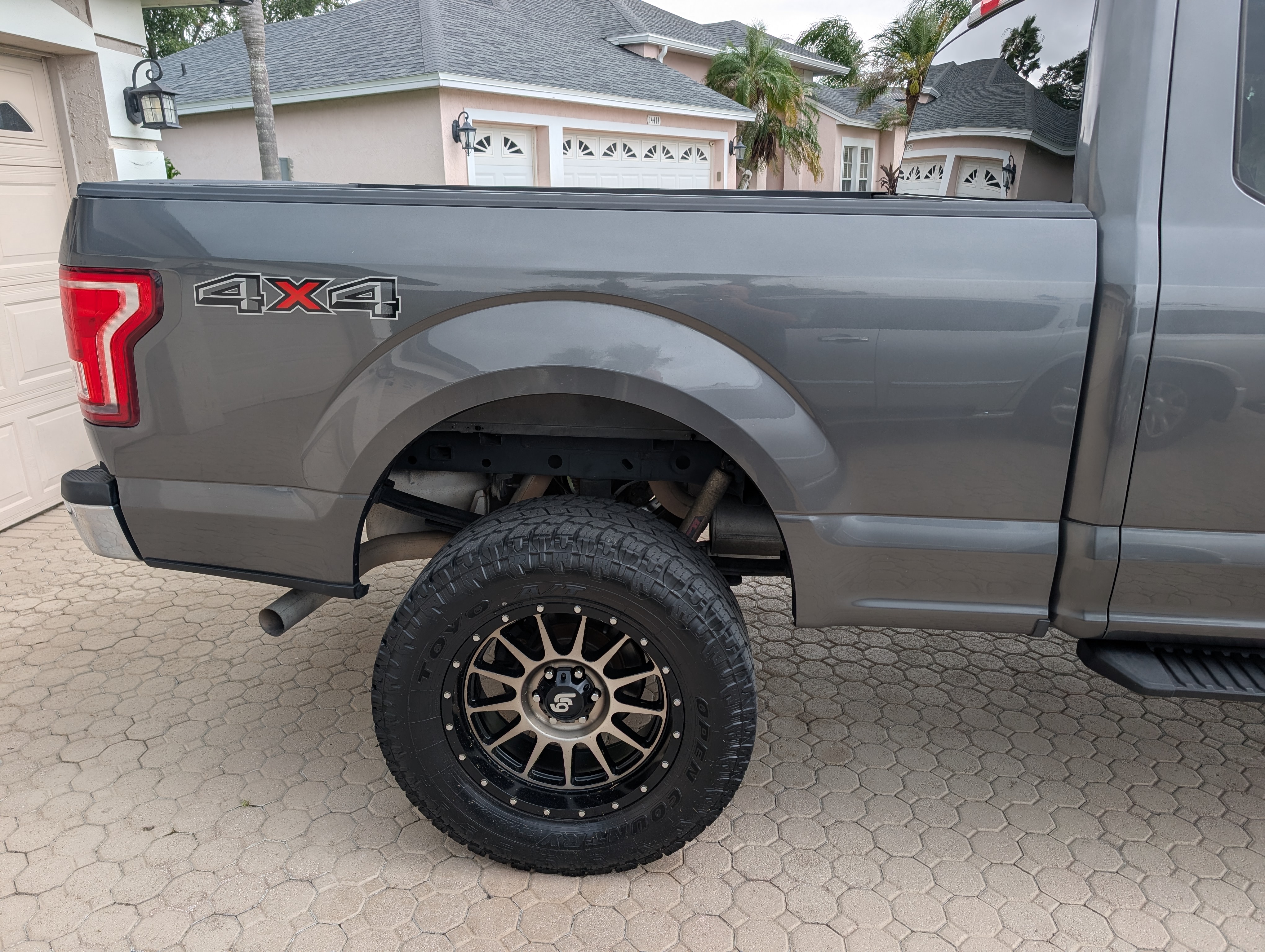 Used 2015 Ford F150 XLT AWD/4WD image 4