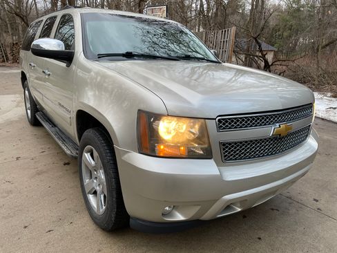 Used 2013 Chevrolet Suburban LTZ image 1