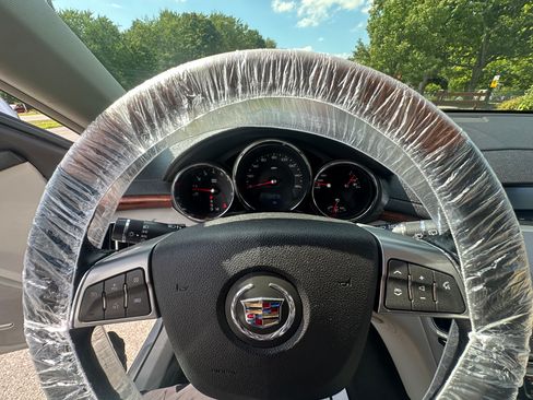 Used 2010 Cadillac CTS Luxury RWD image 25