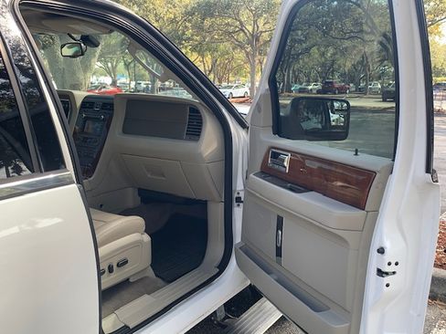 Used 2013 Lincoln Navigator 2WD w/ HD Trailer Tow Pkg image 19