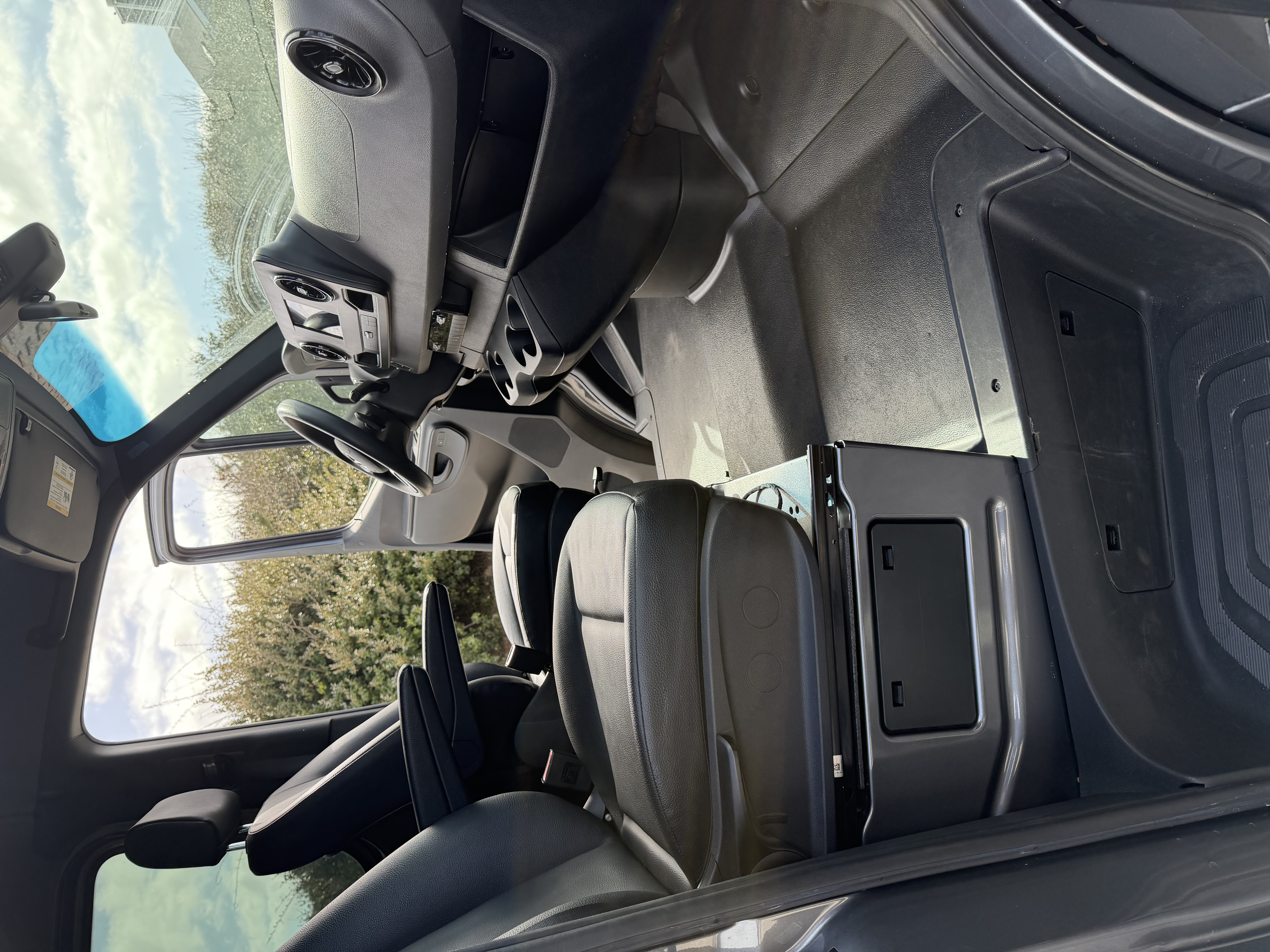 Used 2024 Mercedes-Benz Sprinter 2500 image 14