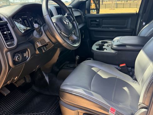 Used 2024 RAM 3500 Tradesman w/ Chrome Appearance Group image 6