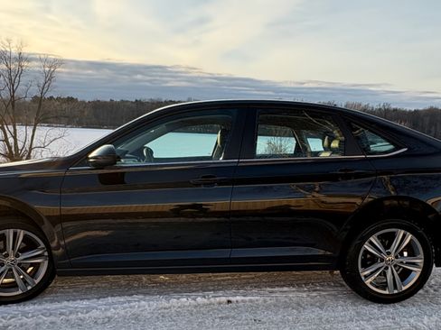 Used 2024 Volkswagen Jetta SE w/ Panoramic Sunroof Package image 1