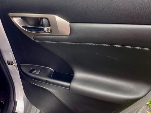 Used 2015 Lexus CT 200h w/ Navigation Package FWD image 12