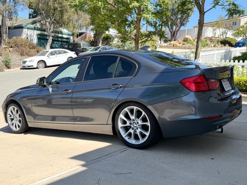 Used 2013 BMW 320i Sedan RWD image 2
