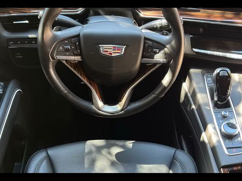 Used 2023 Cadillac Escalade Luxury image 18