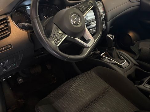 Used 2017 Nissan Rogue SV AWD/4WD image 13