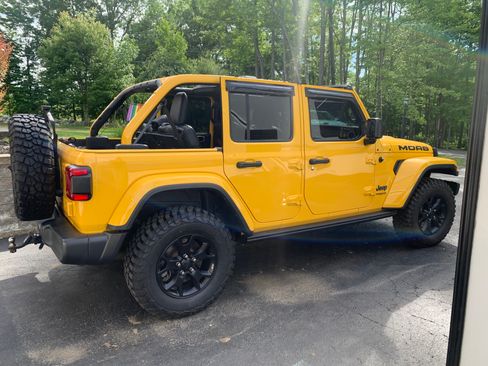 Used 2019 Jeep Wrangler Unlimited Sahara w/ Quick Order Package 24M Moab AWD/4WD image 4