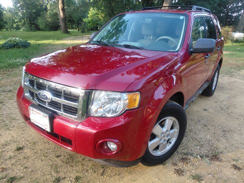 Used 2010 Ford Escape XLT FWD image 1