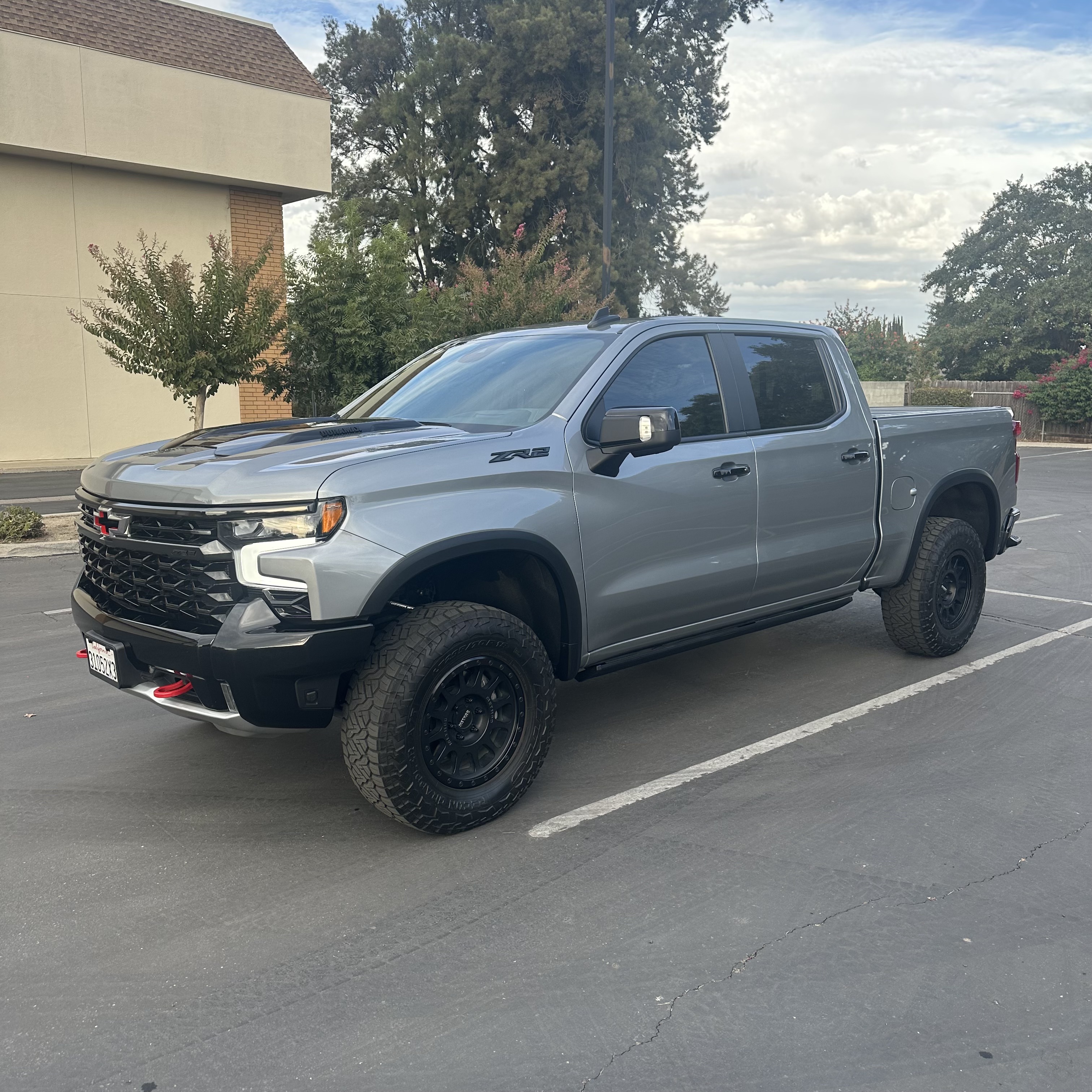 Used 2024 Chevrolet Silverado 1500 ZR2 w/ Technology Package AWD/4WD image 2