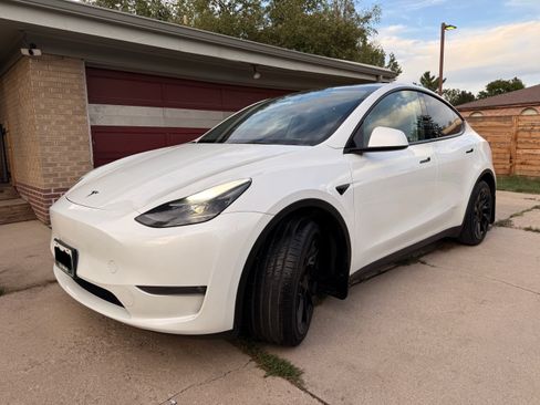 Used 2023 Tesla Model Y Long Range AWD/4WD image 2