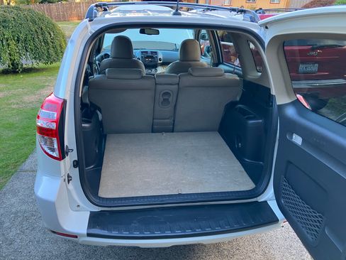 Used 2010 Toyota RAV4 Limited image 27