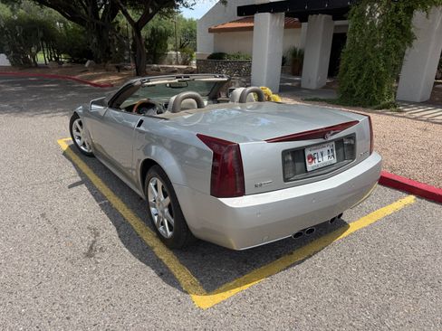 Used 2004 Cadillac XLR RWD image 10