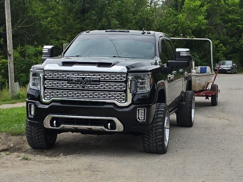 Used 2021 GMC Sierra 2500 Denali w/ Denali Black Diamond Edition AWD/4WD image 10