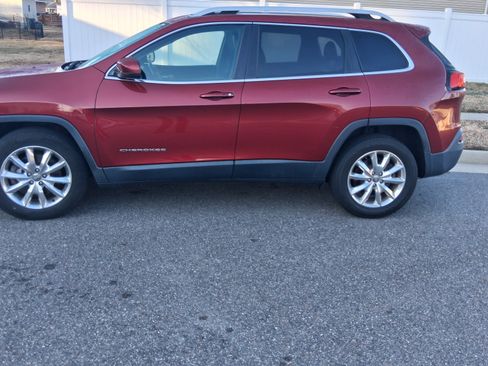 Used 2016 Jeep Cherokee Limited image 2