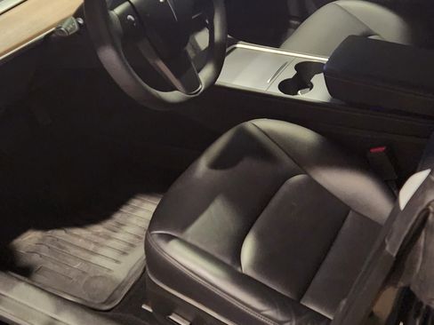 Used 2023 Tesla Model 3 Standard Range image 11