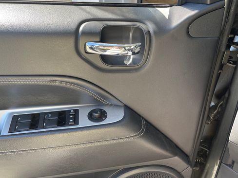 Used 2014 Jeep Compass Latitude w/ Sun/Sound Group image 14