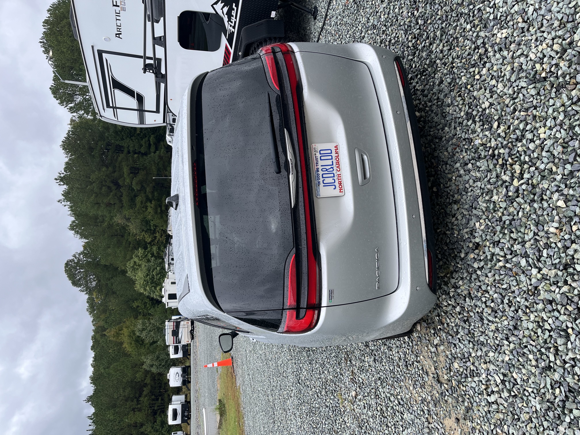 Used 2024 Chrysler Pacifica Touring-L FWD image 5