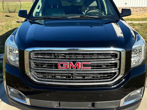 Used 2019 GMC Yukon XL SLT w/ Open Road Package AWD/4WD image 2