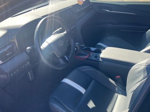 Used 2025 Toyota Camry SE image 6