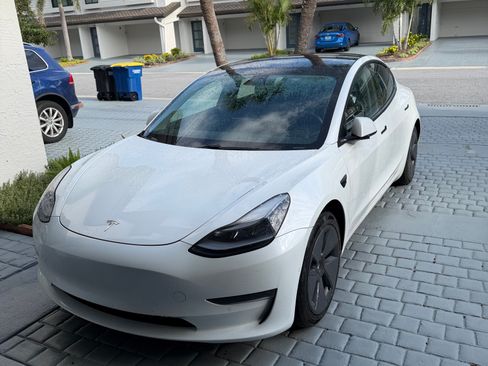 Used 2021 Tesla Model 3 Standard Range Plus RWD image 1