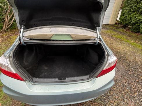 Used 2012 Honda Civic Hybrid Sedan image 13