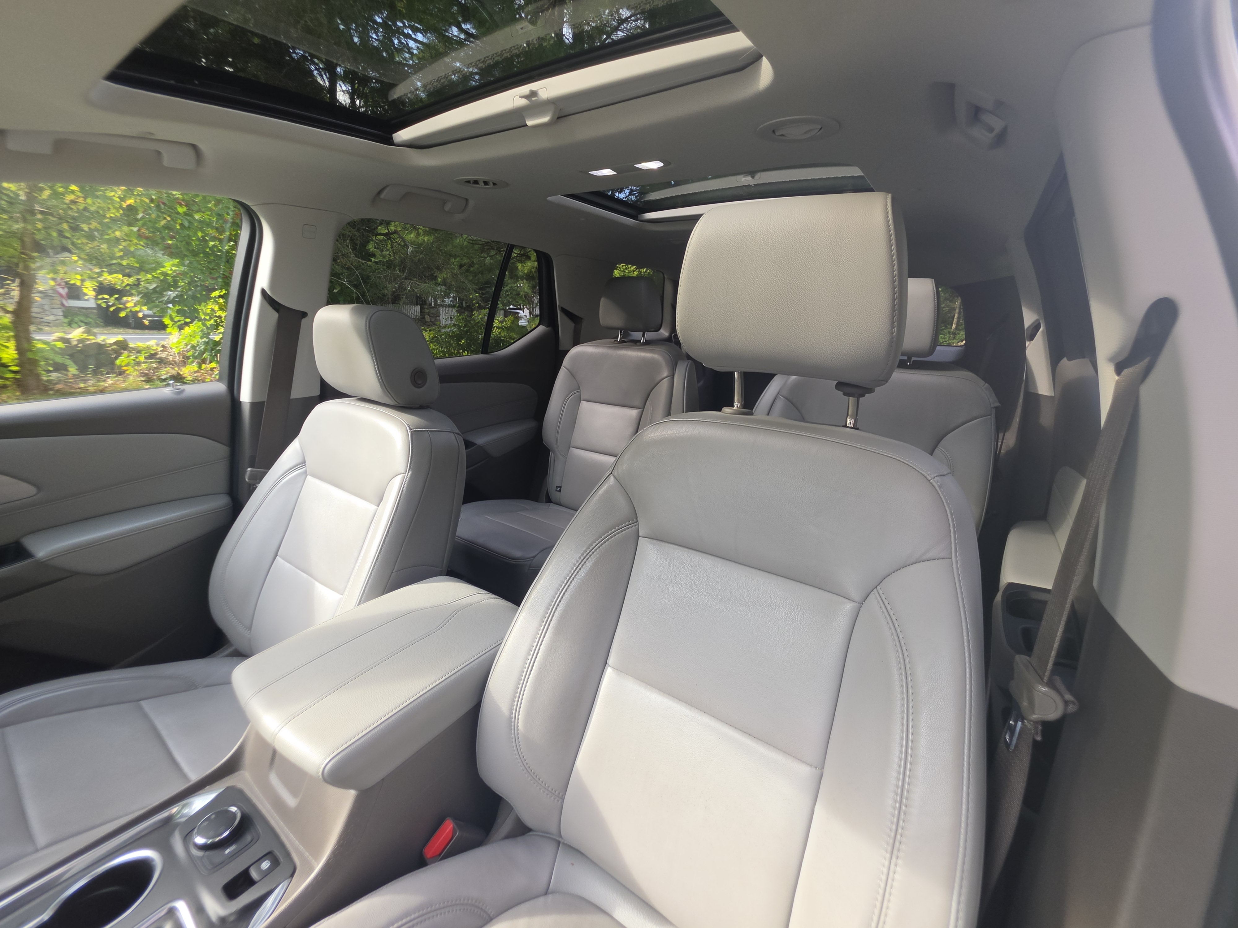 Used 2019 Chevrolet Traverse LT w/ LT Premium Package AWD/4WD image 2