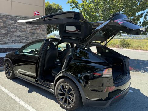 Used 2023 Tesla Model X AWD/4WD image 2
