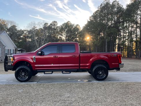 Used 2017 Ford F250 Lariat w/ Lariat Value Package image 4