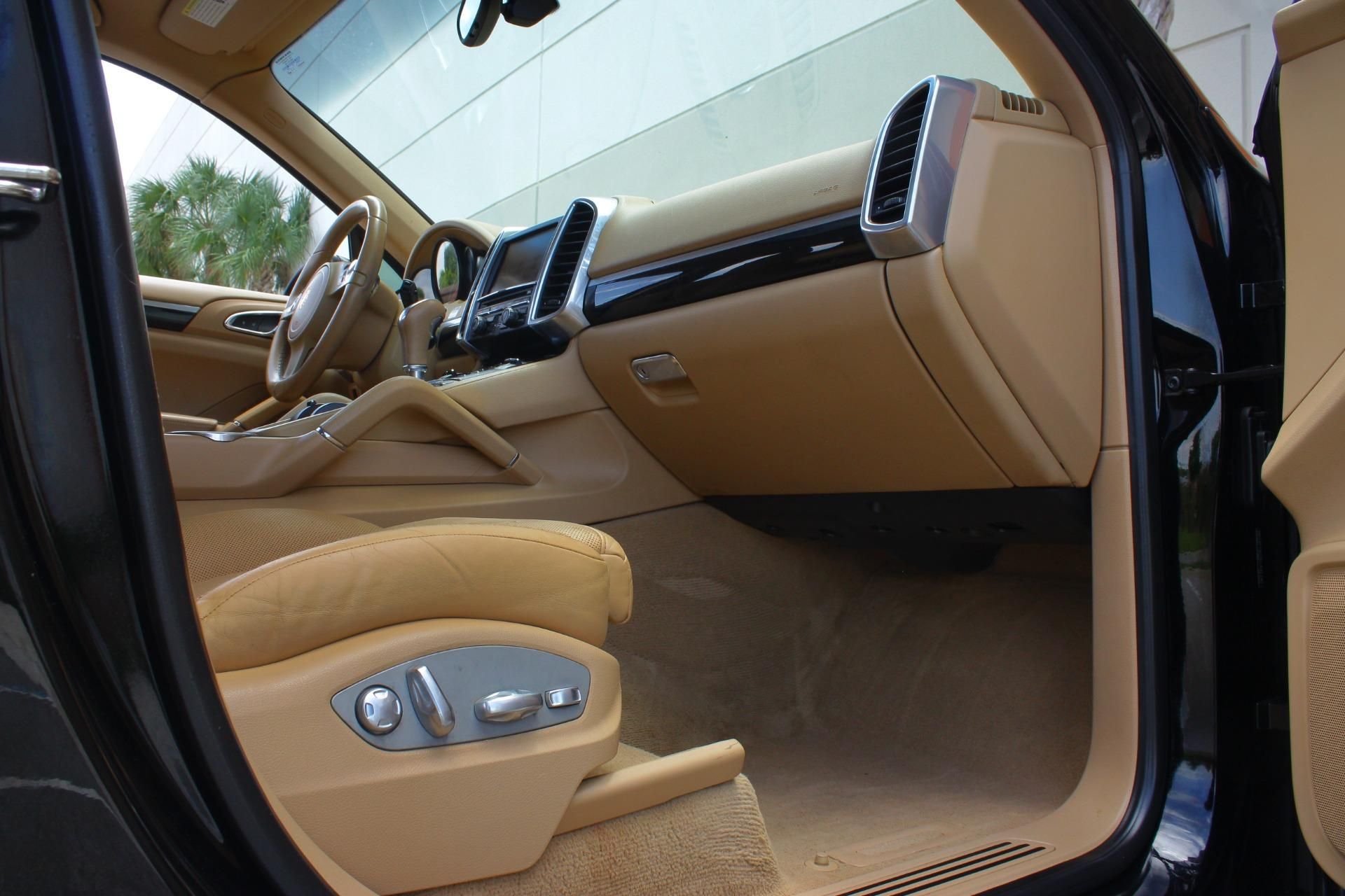Used 2014 Porsche Cayenne Diesel AWD/4WD image 23